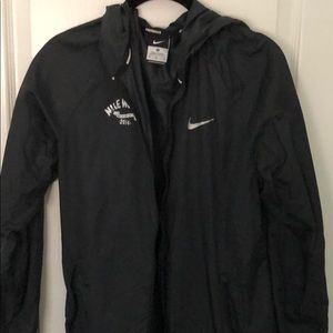 Nike Women’s Marathon DC Hooded Running Jacket